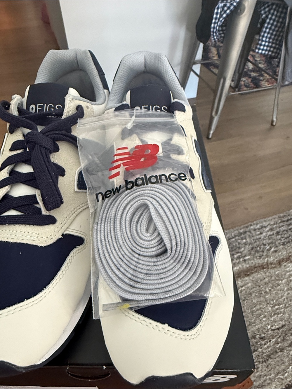 FIGS Men’s Navy and Cream Performance Sneakers - Picture 3 of 5